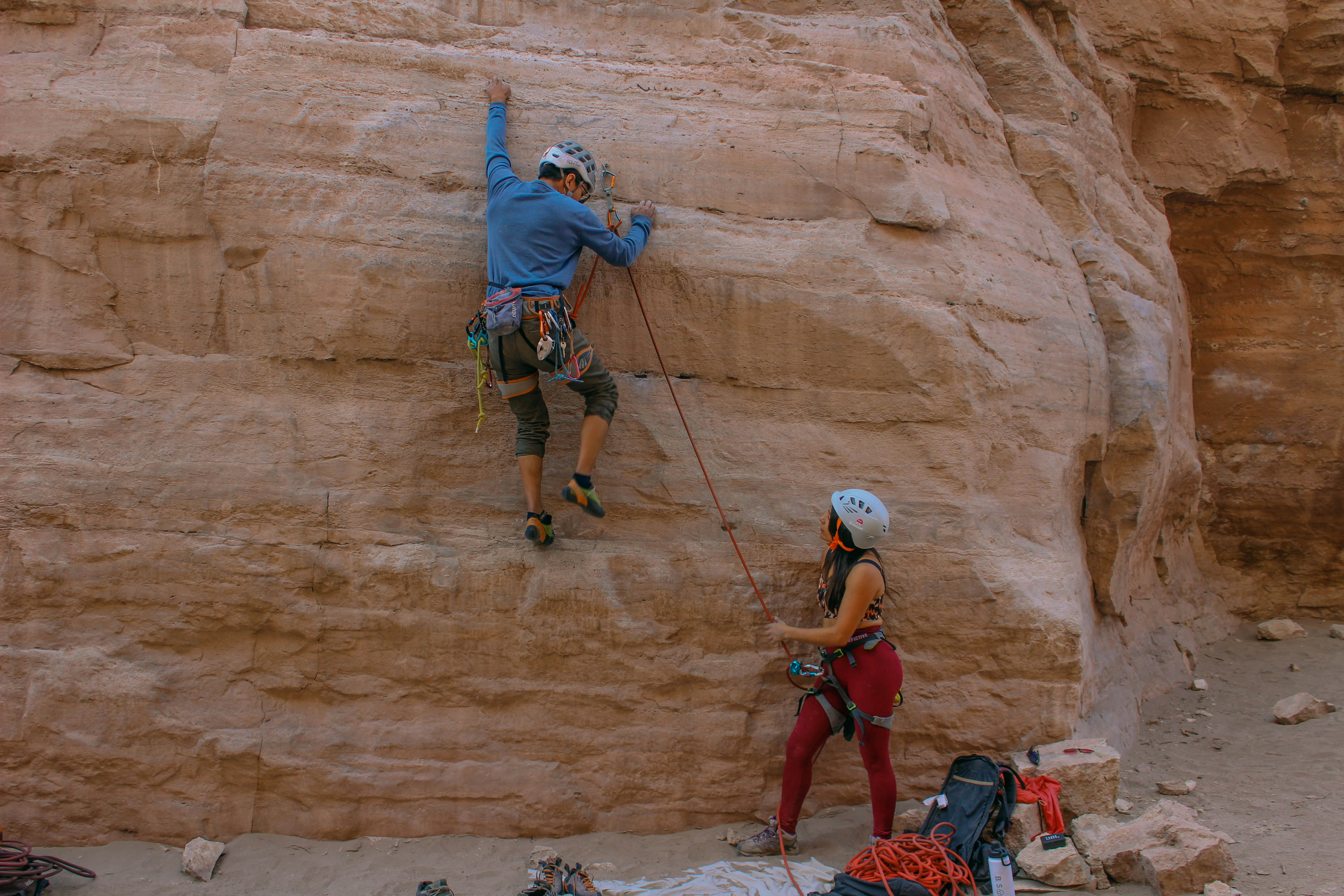 climbers collaborating